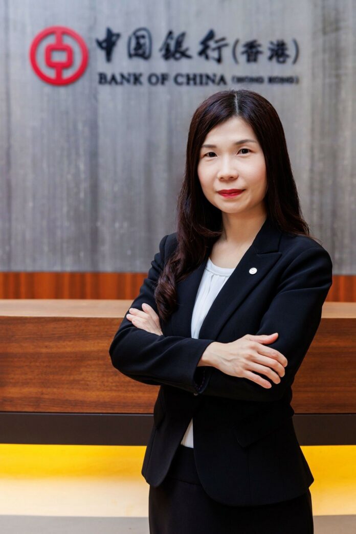 中銀香港財富策略及分析處高級財富策略師張詩琪表示，市場預期歐美通脹將會下降以及美聯儲的加息週期即將結束。隨著美聯儲加息週期已接近尾聲，美國債券將迎來最優配置區間，黃金上升趨勢亦將進一步強化。