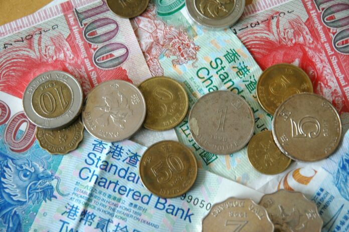 hong-kong-dollars-1238863 香港存款保障委員會建議將存款保障額上限提高至80萬港元。