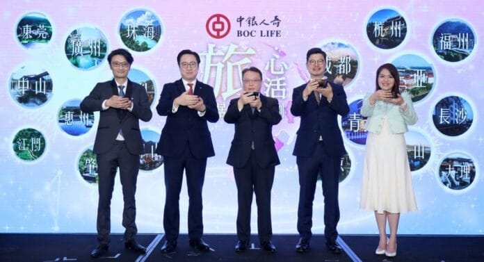 中銀人壽率先推出市場首創「旅․心活」旅居體驗計劃，讓港人以嶄新的旅居方式，盡情探索第二人生。（左至右）中銀人壽市場及產品發展總監魏志煒、中銀香港個人數字金融產品部總經理周國昌、中銀人壽執行總裁鄧子平、中銀信用卡（國際）總經理何偉文、中銀香港個人金融及財富管理部副總經理溫晞文。