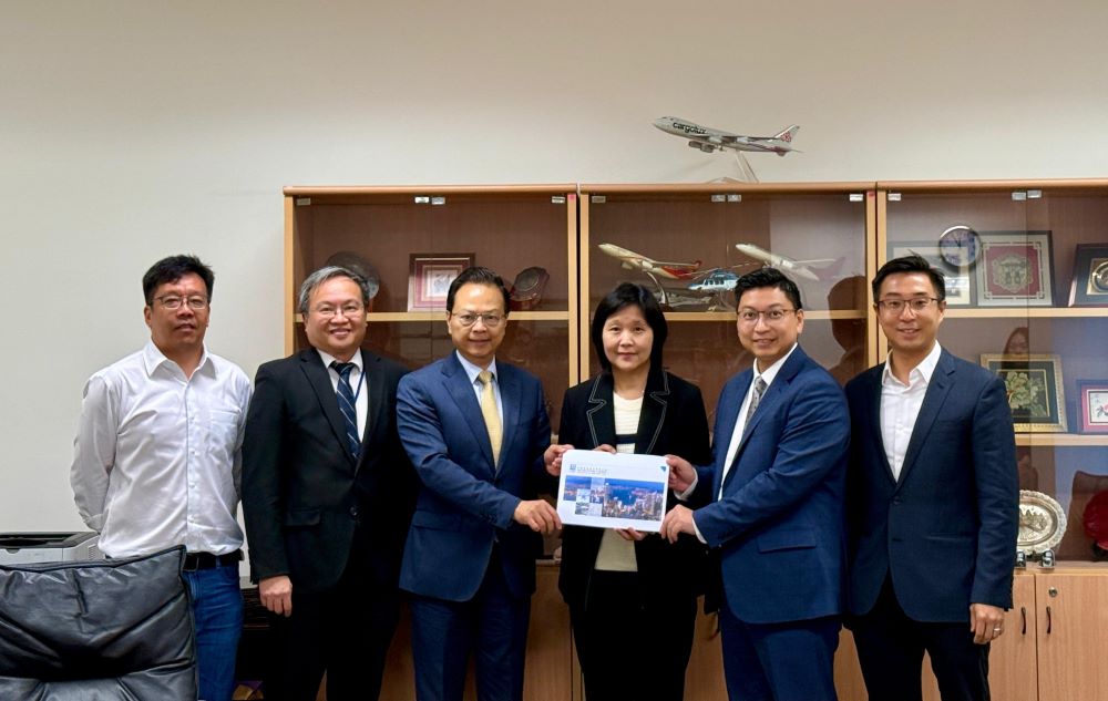 立法會議員、協會名譽顧問陳紹雄(左三)與中國香港低空經濟協會創會主席張霆邦(右二)等人會見運輸及物流局副秘書長洪思敏(左四)。