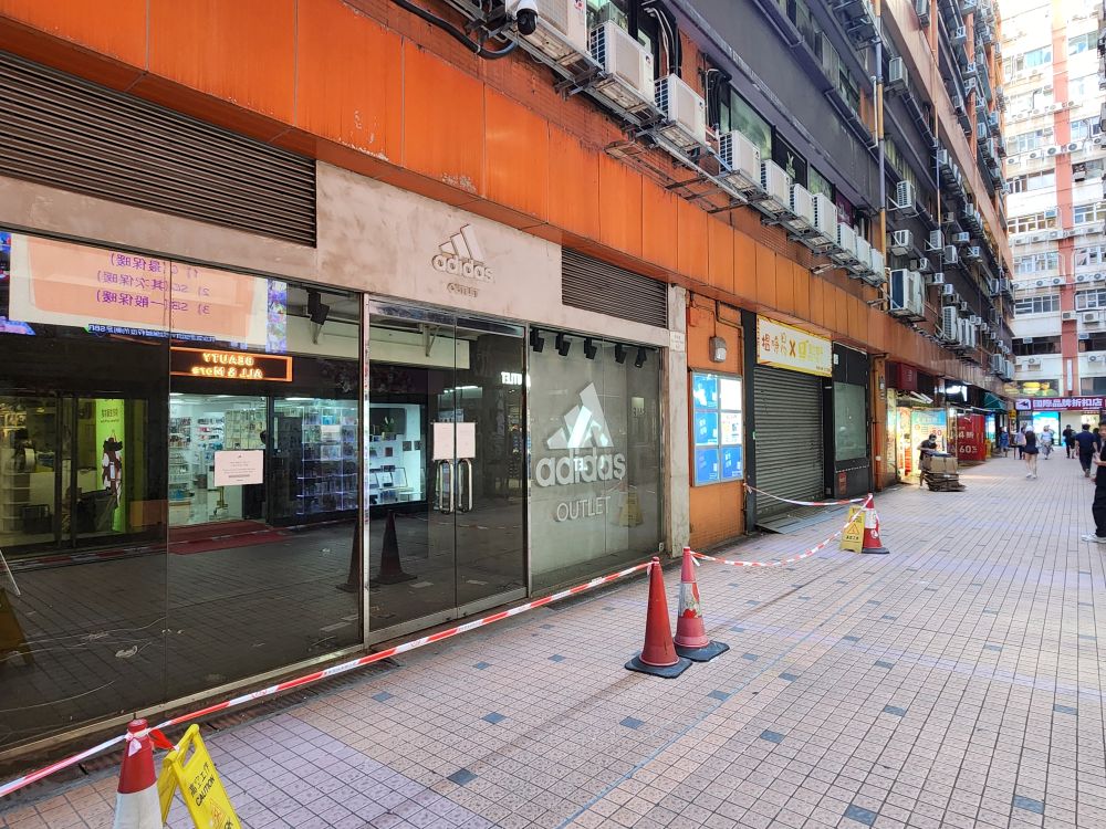 大型商業項目落成推動消費力 逾萬呎相連矜罕舖位彰顯投資潛力 觀塘開倉地標駱駝漆大廈逾萬呎地舖折讓放售 意向價約9,500萬元