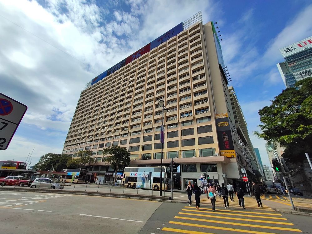 用家趁低吸納優質商廈 帶動寫字樓價格見底訊號明確 尖沙咀星光行中層戶呎價創近20年新低 平均低至約3,522元