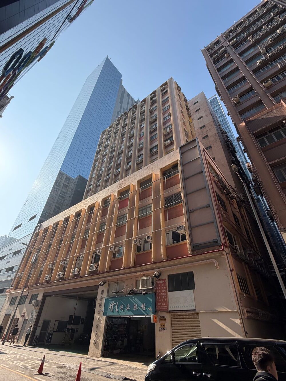 世邦魏理仕獲業主委任為獨家代理出售觀塘特色全層工業單位連8個車位