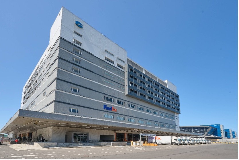 FedEx於桃園國際機場啟用新擴建的轉運中心，加強供應鏈運載力並提升台灣在全球貿易中的角色。