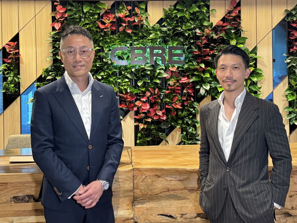 （由左至由） 世邦魏理仕香港區研究部主管陳錦平 世邦魏理仕香港資本市場部資深董事黎其峰